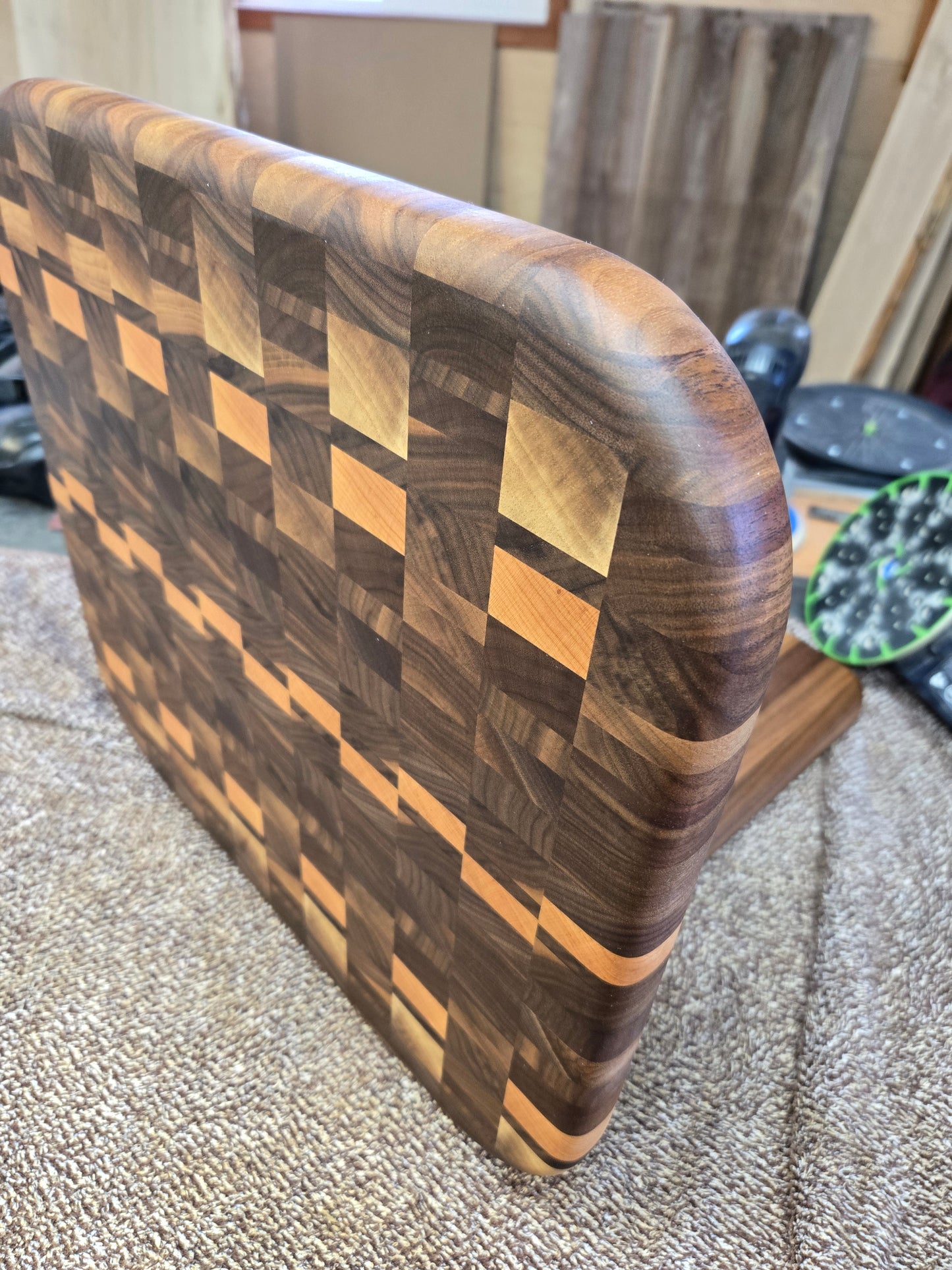 End grain chopping board