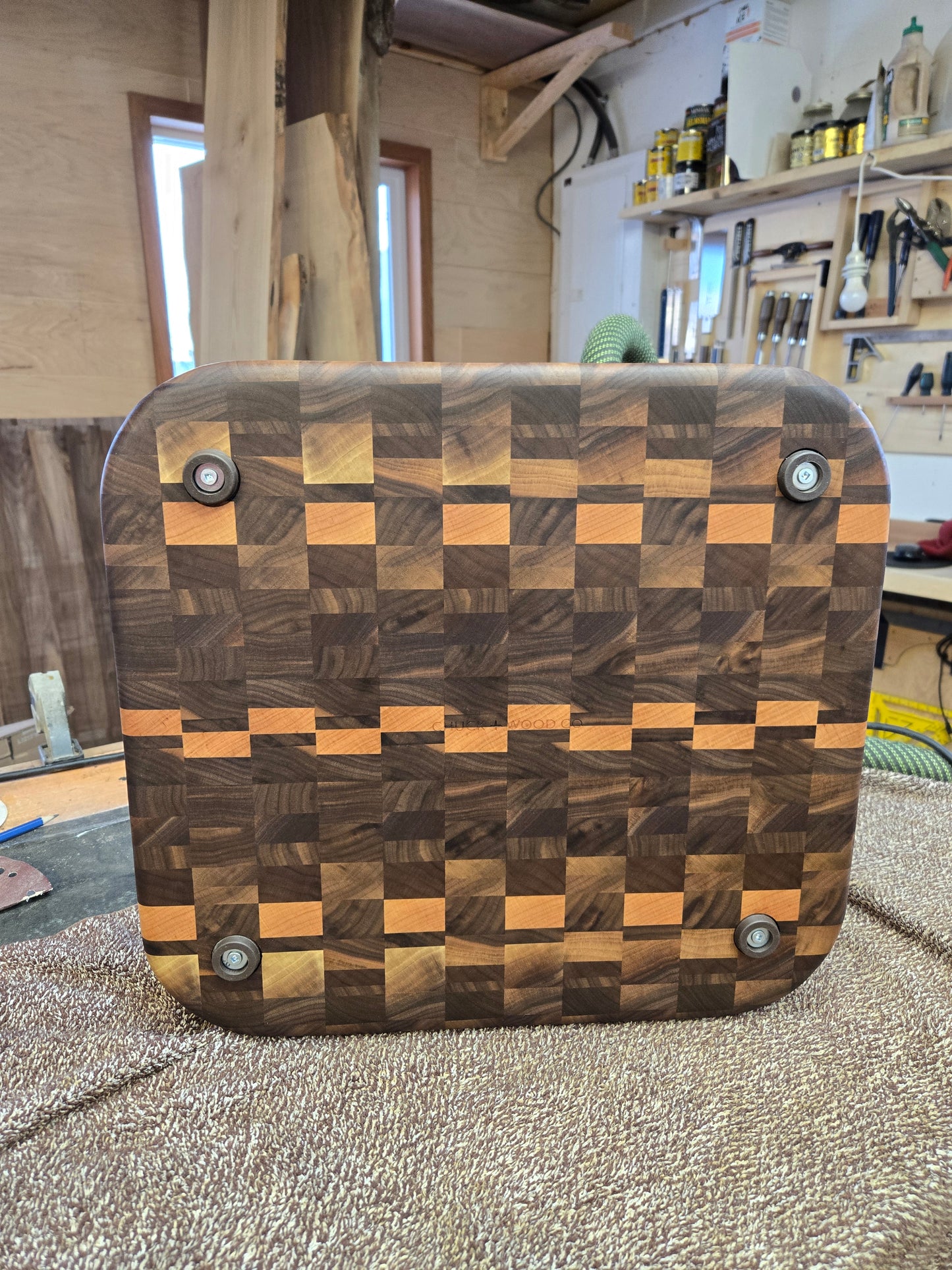 End grain chopping board