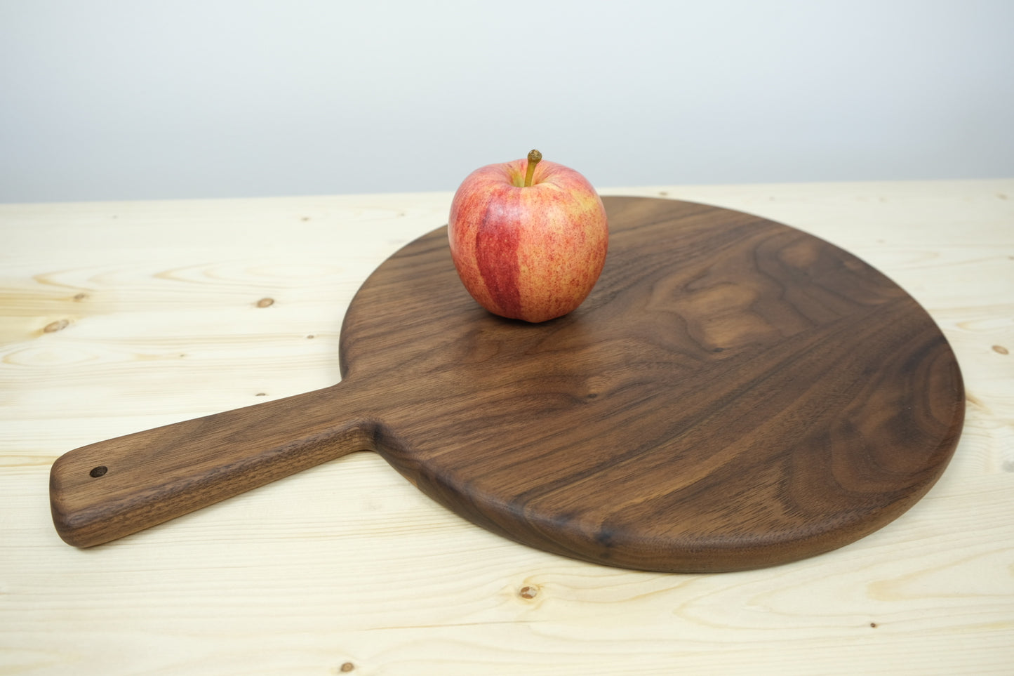 Walnut round chopping board